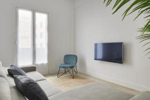 Always Easy I Chillida