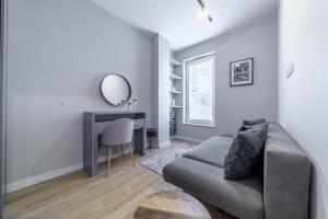 Bright And Charming Golden Apartments City CenterS18