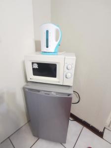 Harties Double Bed studio - Kitchenette Hartbeespoort dam