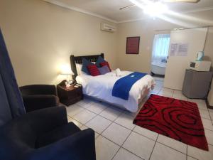 Harties Double Bed studio - Kitchenette Hartbeespoort dam