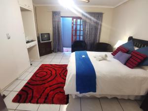Harties Double Bed studio - Kitchenette Hartbeespoort dam