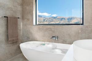 Eleven on Tumbleweed, Cathkin Estates