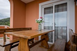 Apartment in Mundanije with Seaview, Terrace, Air condition, WIFI (3748-1)