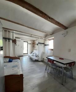 Maisons de vacances Gites du Mas Gibert a SAUSSINES entre Nimes et Montpellier : photos des chambres