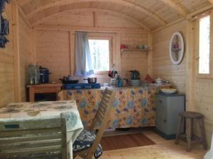 Maisons de vacances Lovely 2-Bed shepherds hut in a Forest : photos des chambres