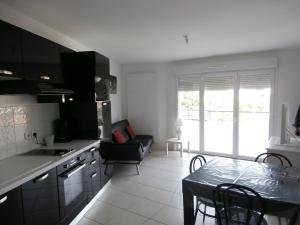 Appartements Adartza - Bien moderne avec grand balcon et parking : photos des chambres