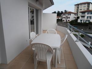 Appartements Adartza - Bien moderne avec grand balcon et parking : photos des chambres