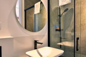 MENNICA RESIDENCE SUITE APARTMENTS