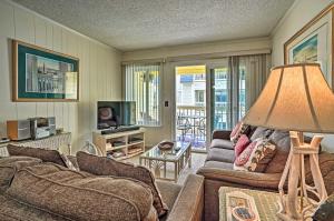 Walk to Beach Isle of Palms Condo with Pool Access!