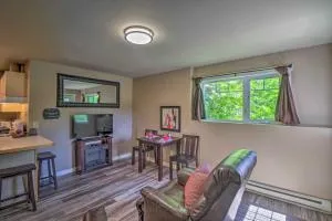 Cozy Bigfork Escape Walk to Bigfork Harbor! - 比格福克