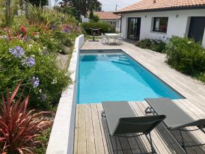 Villa avec piscine privée, vue sur mer et plage à pied 800m