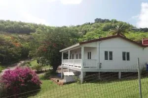 Spacious Apartment in Quiet Neighborhood nr Airport and Beach - La Resource