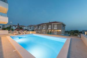 Sara luxury apartment with a pool 