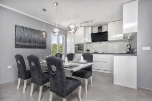 Silver Lux Suite - NEW