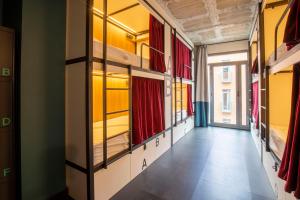 Bed in 8-Bed Mixed Dormitory Room room in The Central House Lavapiés