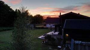 Lilla mysstuga i havsnära