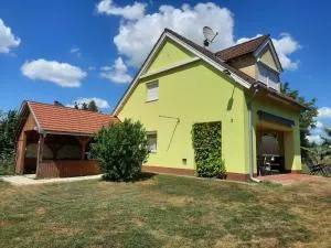 Holiday home in Balatonbereny 34653 - 鲍洛通拜雷尼