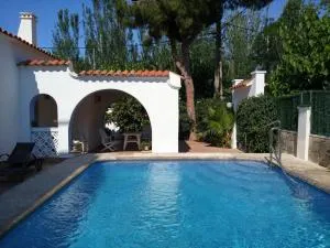 R94 Chalet con piscina privada 20m de la playa Calafell - Cunit