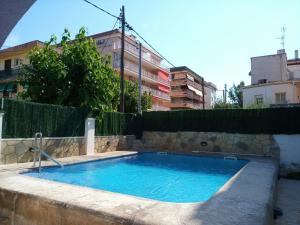 R94 Chalet con piscina privada 20m de la playa Calafell