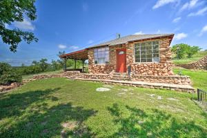 Enchanting Hilltop Cottage in Medicine Park!