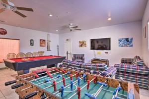 Holiday Home room in Home with Game Room and Fire Pit 30 Min to Zion!
