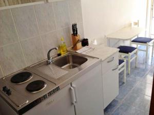 A1 - apt w patio just 3 min walking to the beach