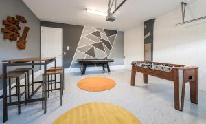 Colorful 5 Bdrm Villa with Game Room in Encore