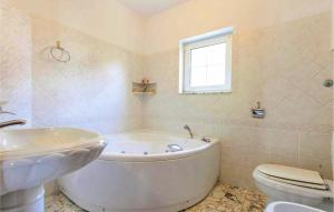 Apartment - Sleeps 6 - Jacuzzi - Seaside - Parking