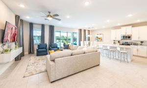 Serene Vibrant 4 Bdrm Villa with Games Room at Encore