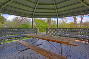 RRC A108 Grandmas River Haus