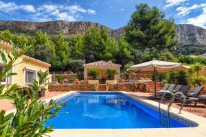 El Elefante by Aguilarent