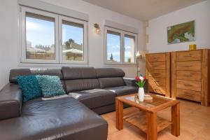 El Elefante by Aguilarent