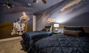 Energetic 9 Bdrm Villa with Gazebo at Encore