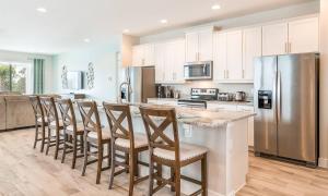 Energetic 9 Bdrm Villa with Gazebo at Encore