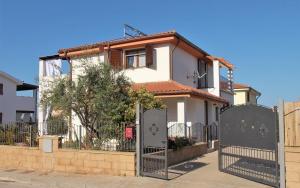 Shardana Blu - Net Zero Home Holiday img54