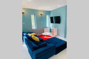 Uroczy apartament z basenem i kortem tenisowym