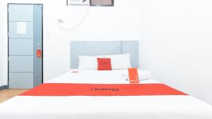 RedDoorz at CAA Road Las Pinas