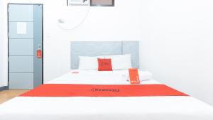 RedDoorz at CAA Road Las Pinas