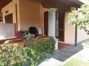 Casa Intignano - Camera con bagno e portico vista lago