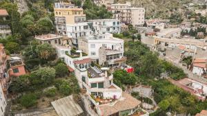 Attico Giafari 6, Emma Villas