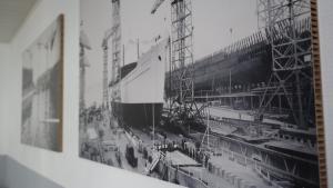 Houseboat apartment with water terrace, free bikes & fast wifi