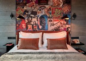 Deluxe Corner Room room in Sir Adam Hotel
