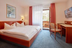 Double Room with Balcony room in Hotel garni Sonnenhof