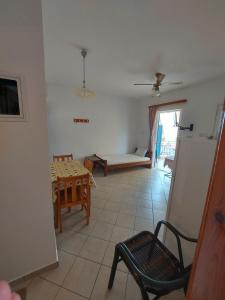 Matina Apartments Tyros