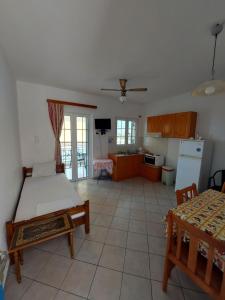 Matina Apartments Tyros