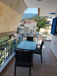 Matina Apartments Tyros