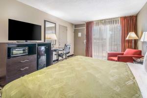King Room - Non-Smoking room in Quality Inn & Suites York