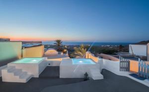 AQUA SERENITY LUXURY SUITES SANTORINI - 3hvězdičkové hotely ve městě Foinikiá