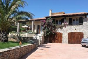 Villas Stunning Villa With Private Pool And Gardens : photos des chambres