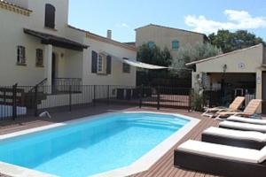 Villas Stunning Villa With Private Pool And Gardens : photos des chambres